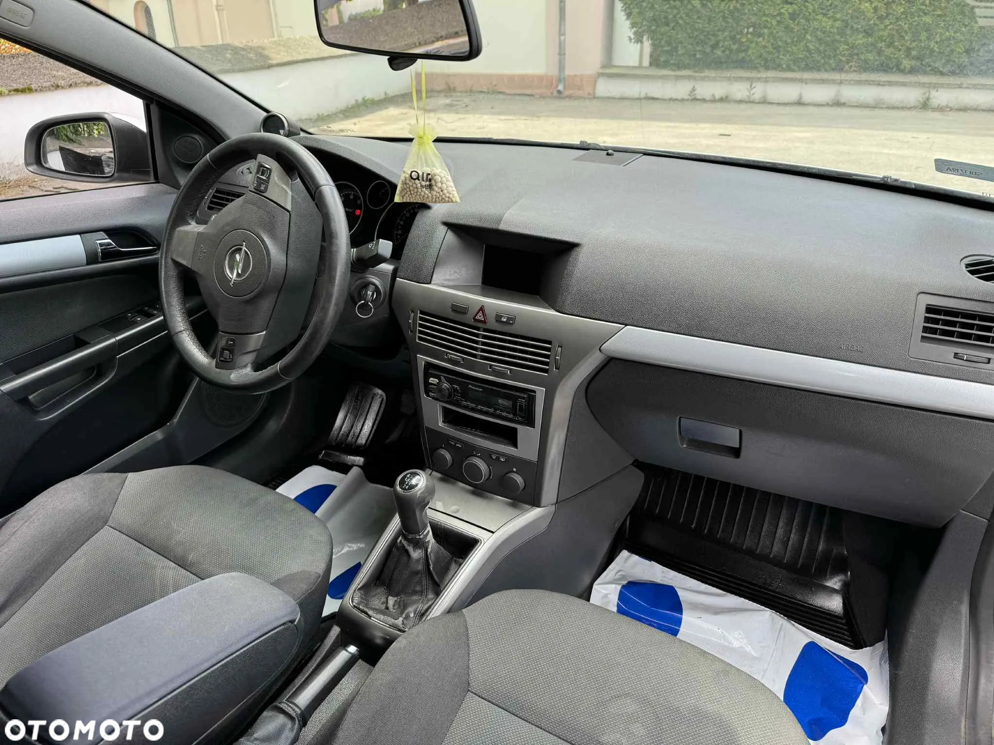 Opel Astra III GTC 1.6 Cosmo - 11