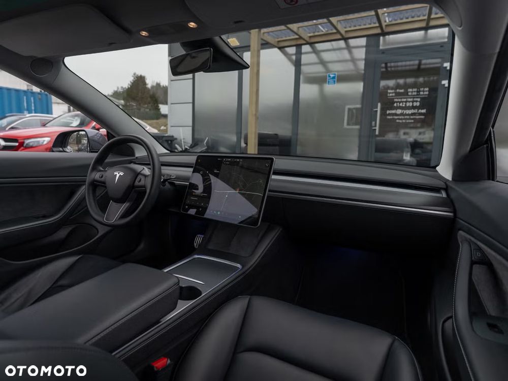 Tesla Model 3 - 12