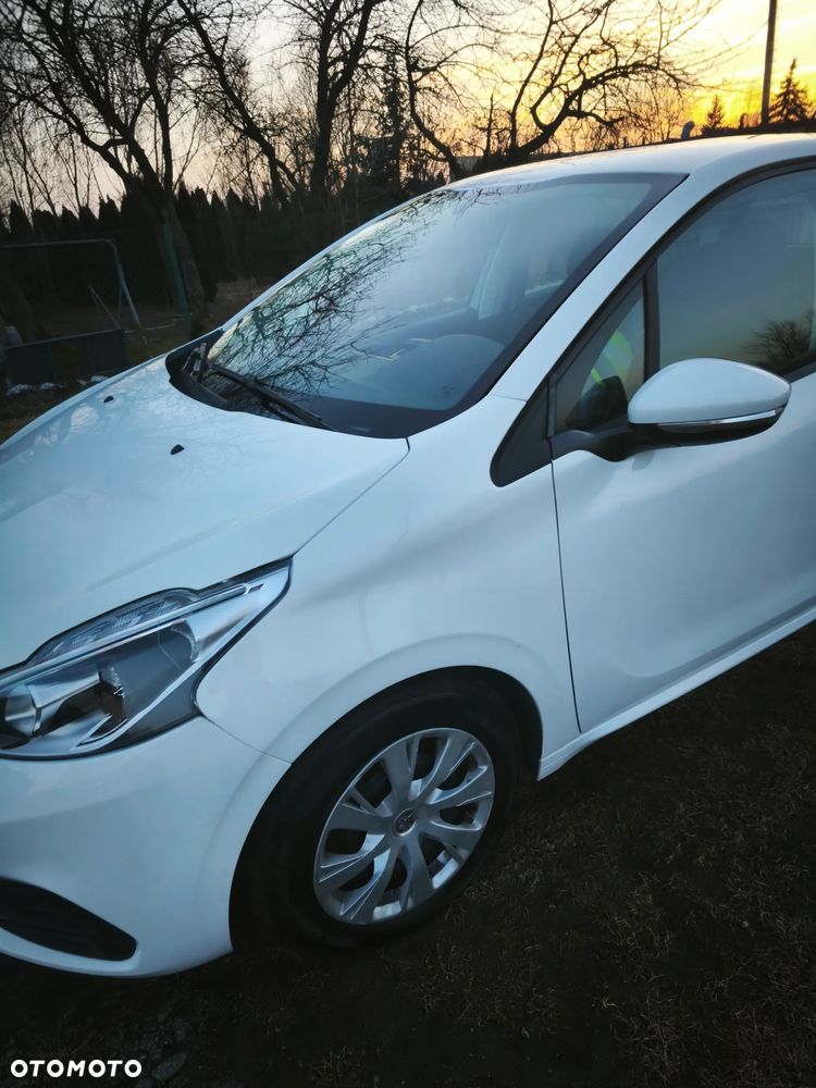 Peugeot 208 - 8