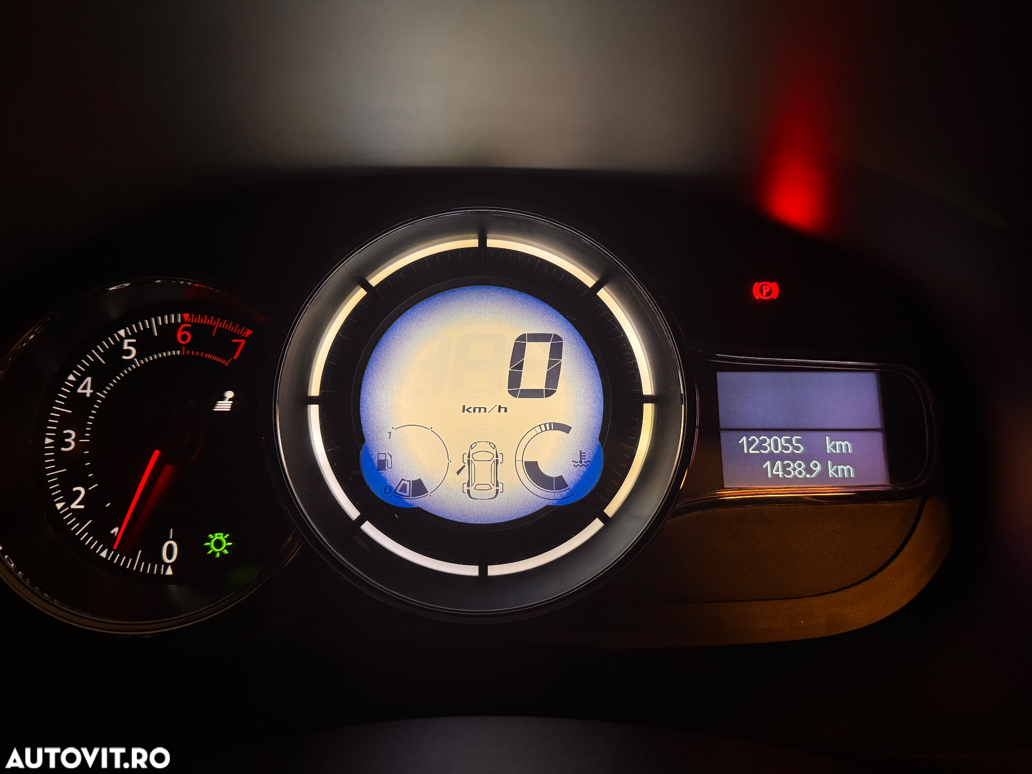 Renault Fluence 1.6 Authentique - 8