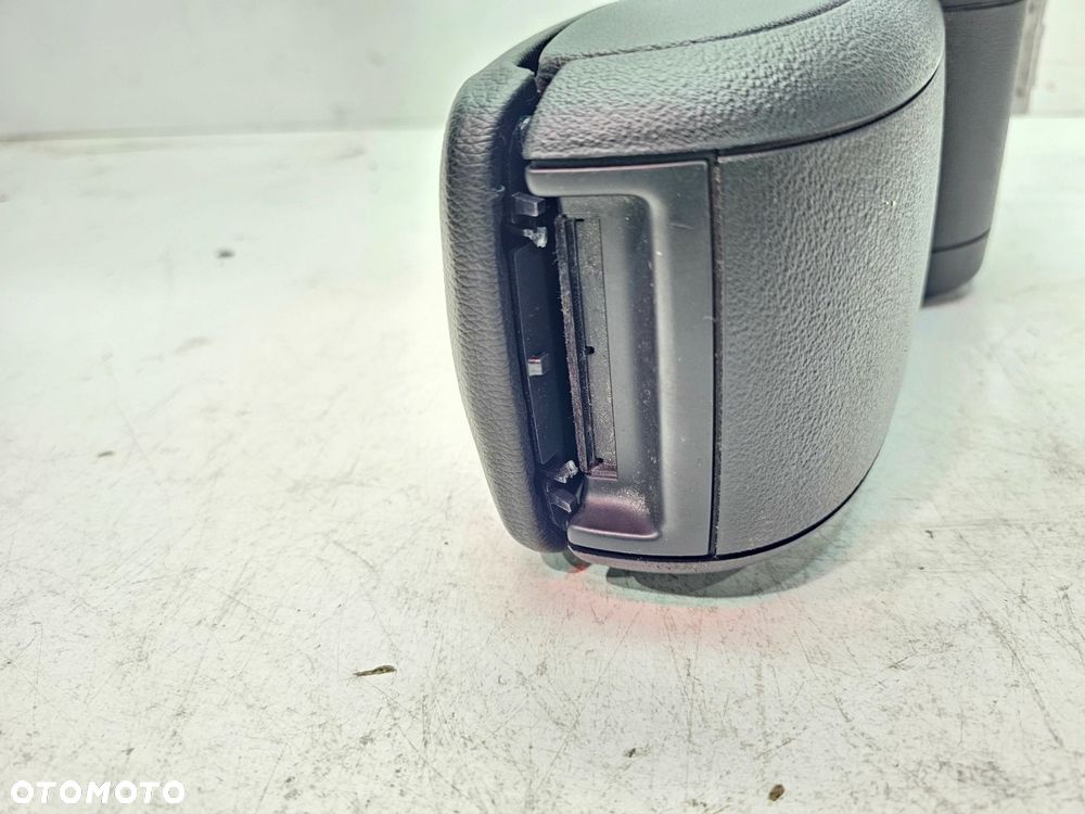 PODŁOKIETNIK PRZÓD REGULOWANY AUDI A3 8P 8P0864207B 6PS SOUL - 6