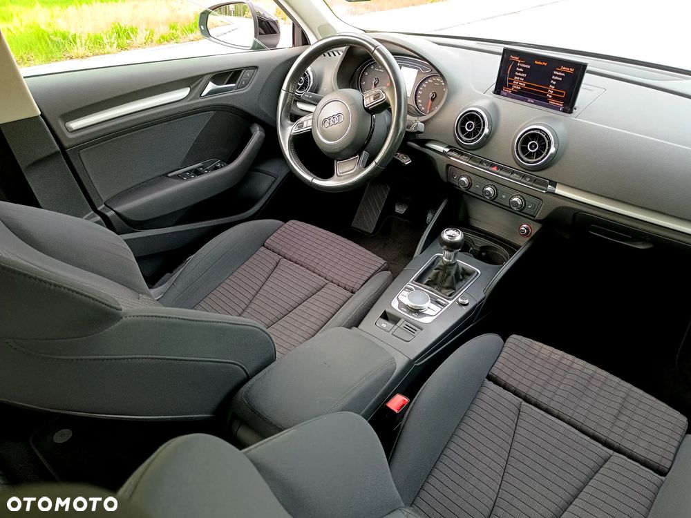 Audi A3 Sportback 1.4 TFSI S line Sportpaket - 17