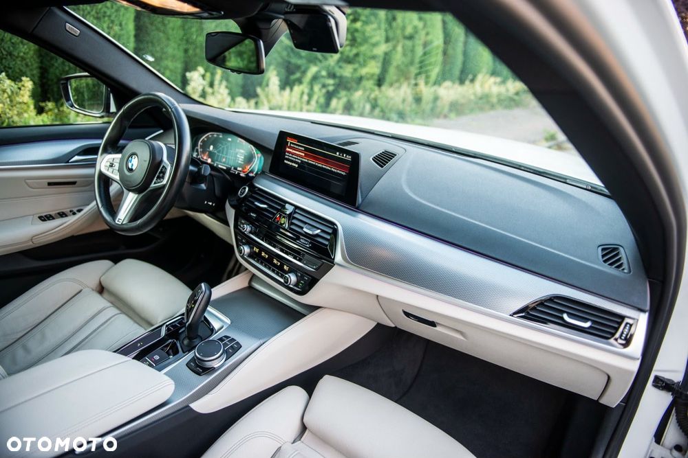 BMW Seria 5 520d xDrive MHEV M Sport sport - 23