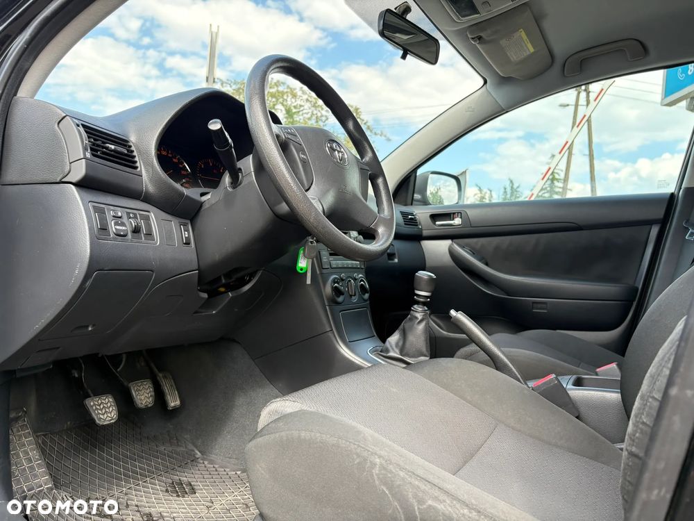 Toyota Avensis 2.0 D-4D - 11
