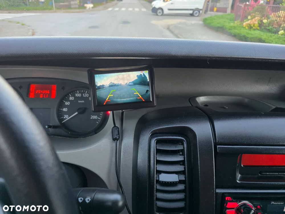 Renault Trafic - 25