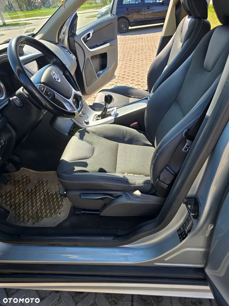 Volvo XC 60 2.4D AWD Momentum - 15