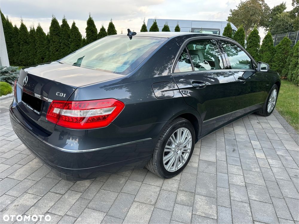 Mercedes-Benz Klasa E 250 T CDI 7G-TRONIC Elegance - 4