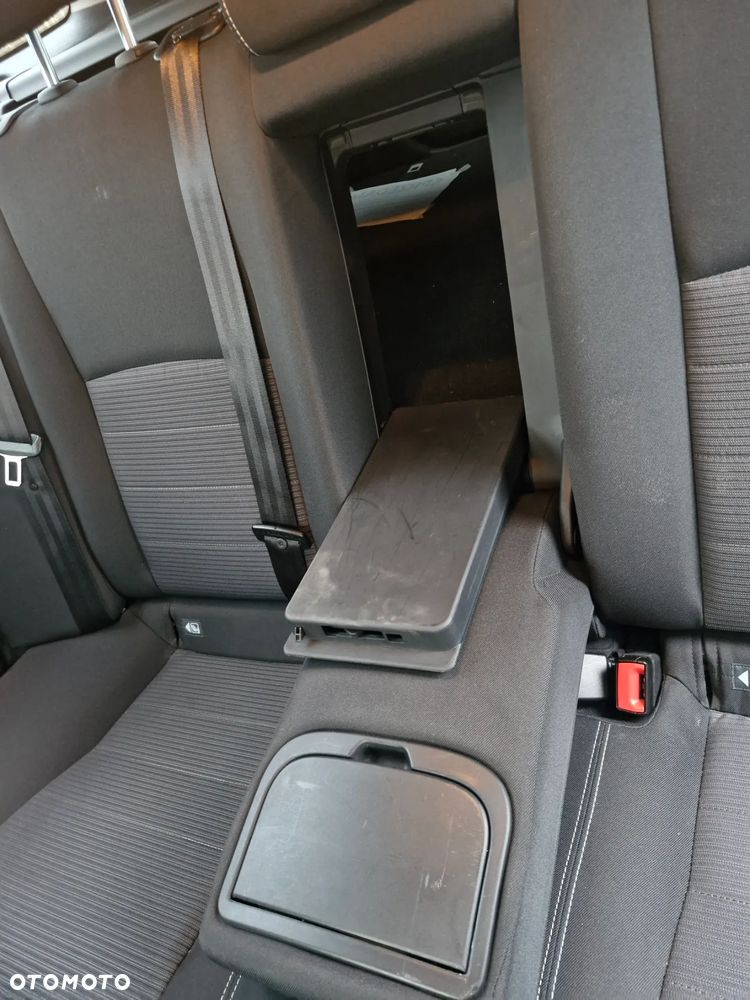 Toyota Avensis 2.0 D-4D Premium - 23