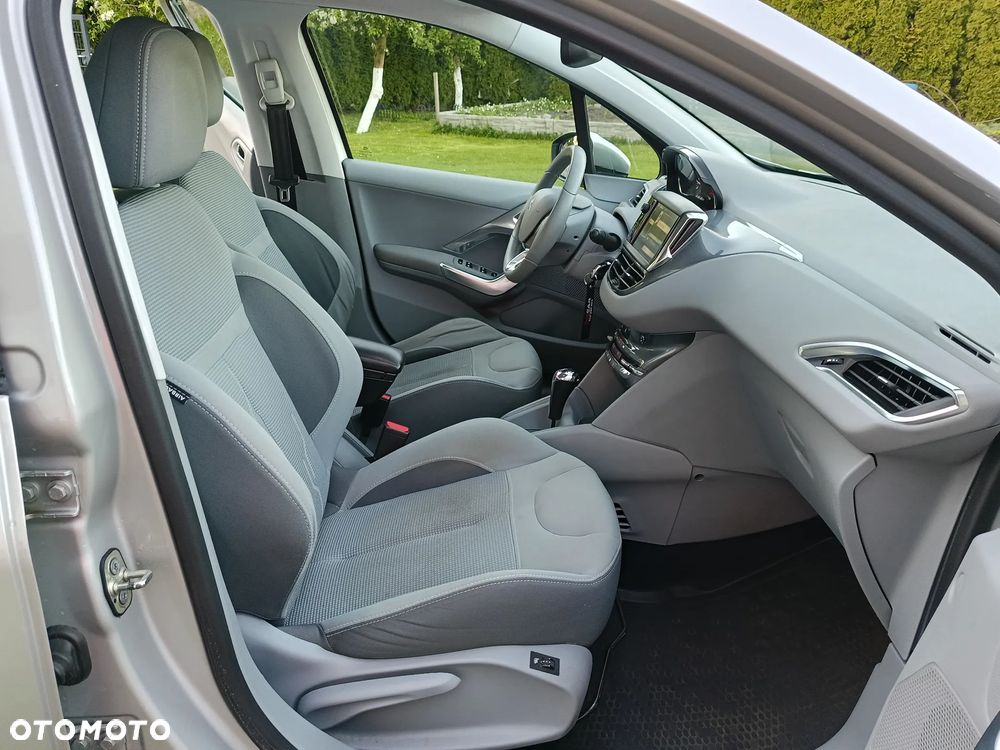 Peugeot 208 120 VTI Automatik Allure - 14