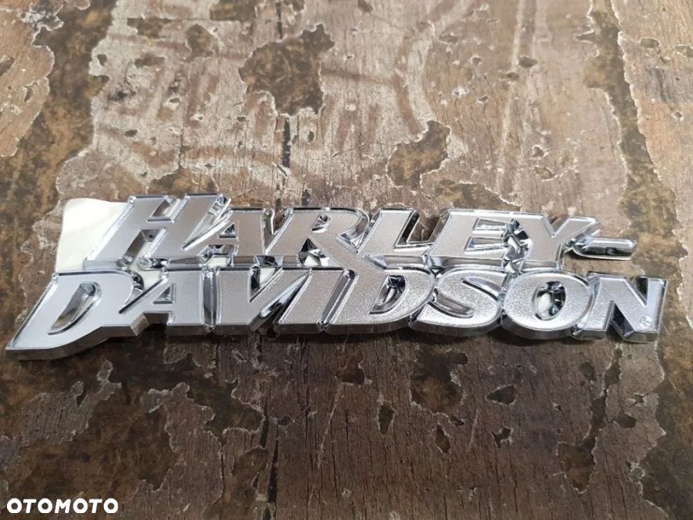 Emblemat na atrapę zbiornika Harley Davidson V-Rod 62797-06 - 3