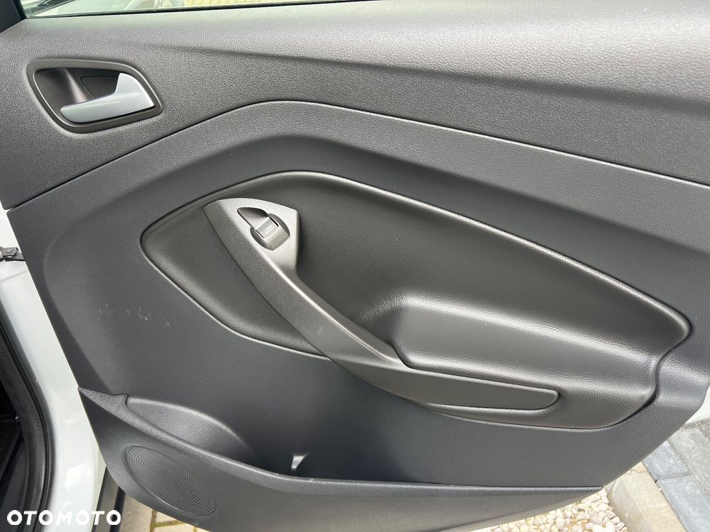 Ford Kuga 2.0 TDCi 2x4 Titanium - 12