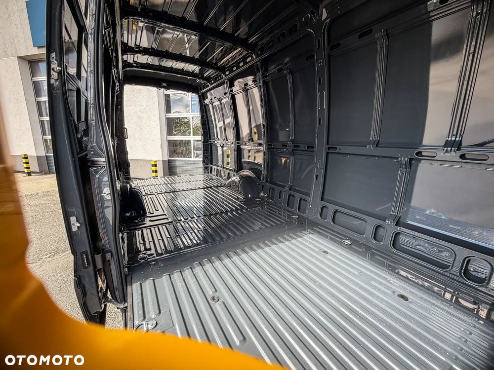 Iveco 35S18H V 3.0 Diesel 180 KM MT6 Furgon L4H2 - 18