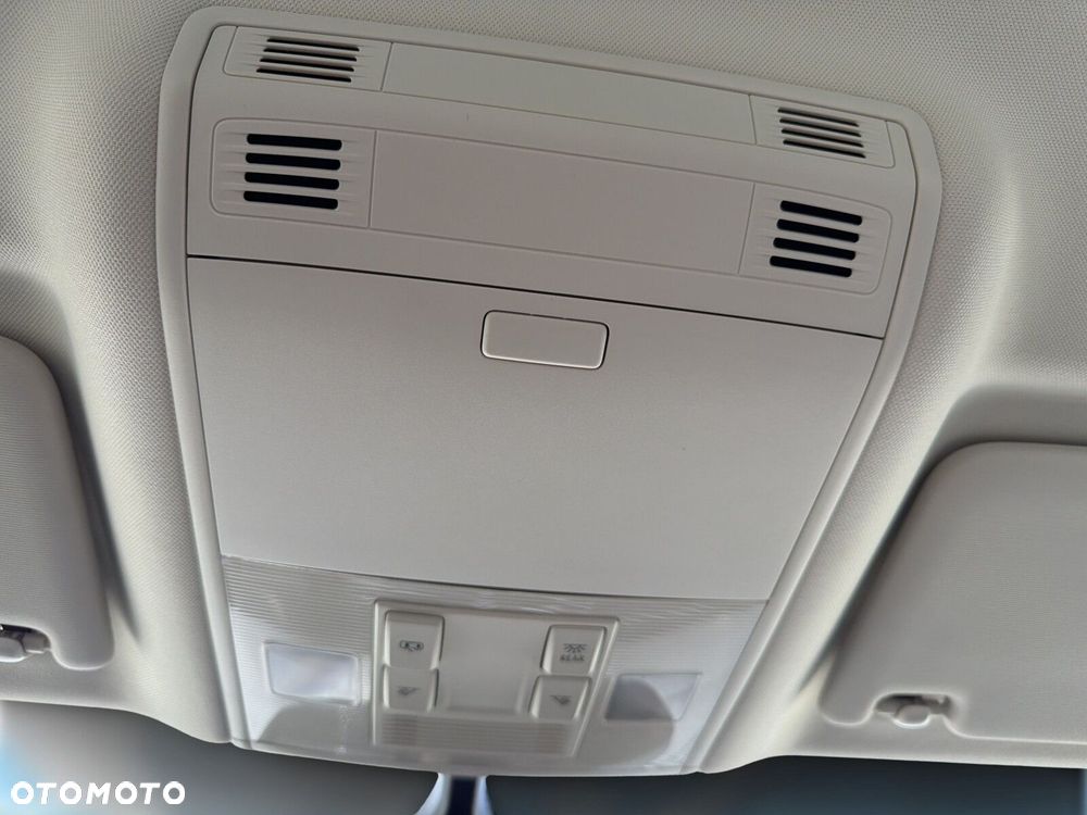 Volkswagen Passat 2.0 TDI SCR Trendline - 32