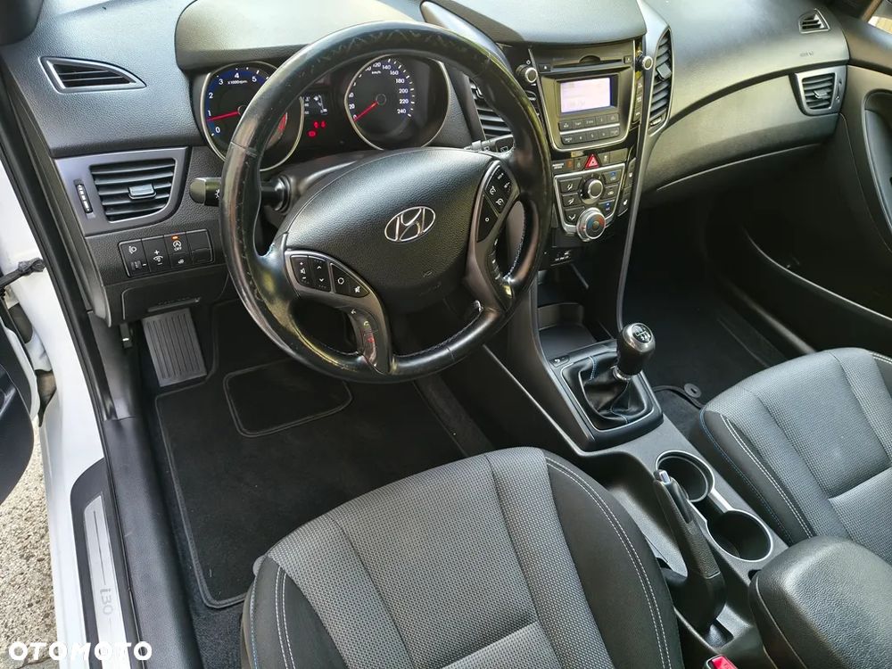 Hyundai i30 blue Kombi 1.4 Passion - 22
