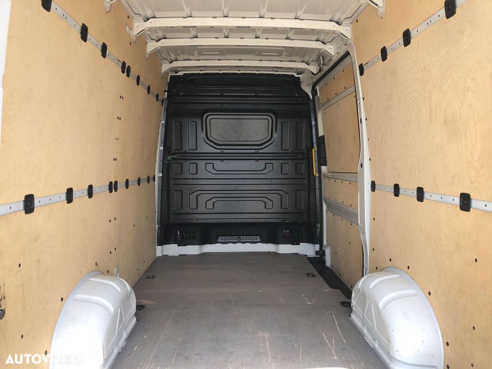 Volkswagen Crafter - 12