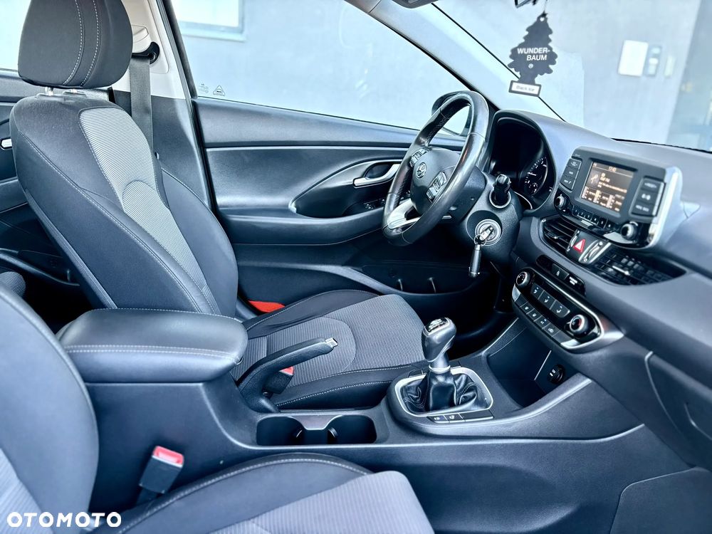 Hyundai i30 1.0 T-GDI Family - 9
