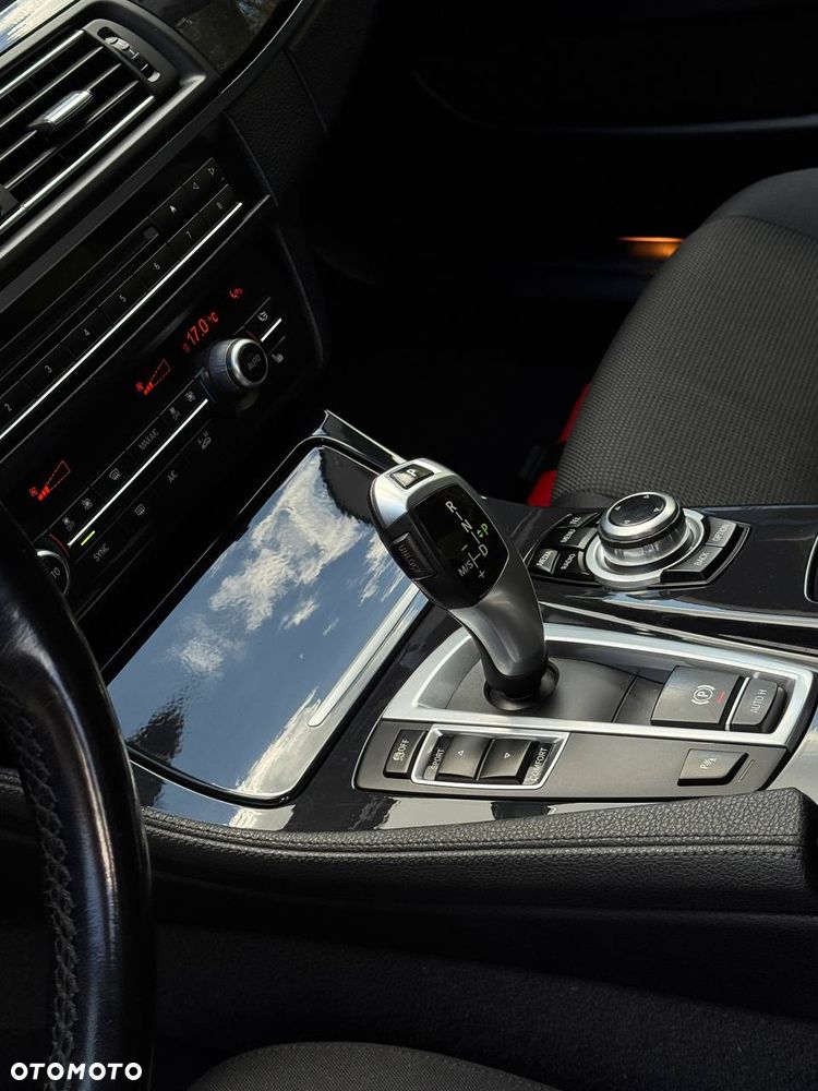BMW Seria 5 518d - 12
