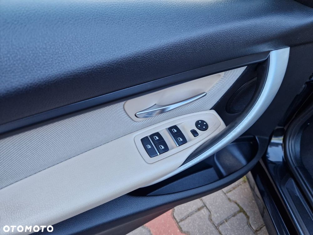 BMW Seria 3 320d Luxury Line - 15