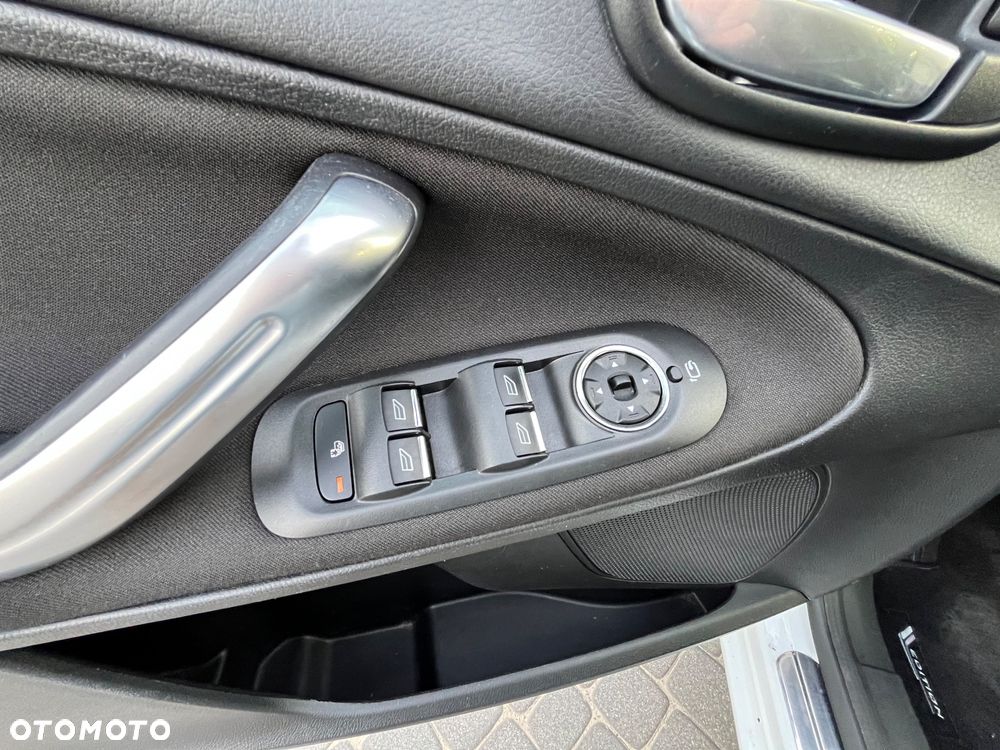 Ford S-Max - 13