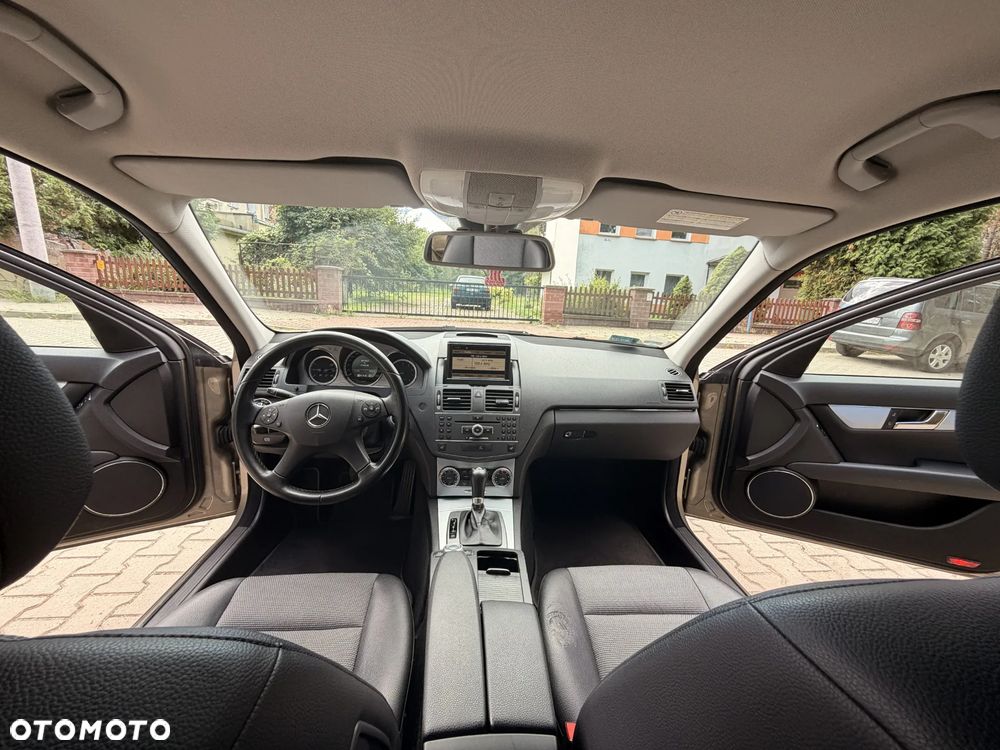 Mercedes-Benz Klasa C 180 CGI Automatik BlueEFFICIENCY Avantgarde - 12