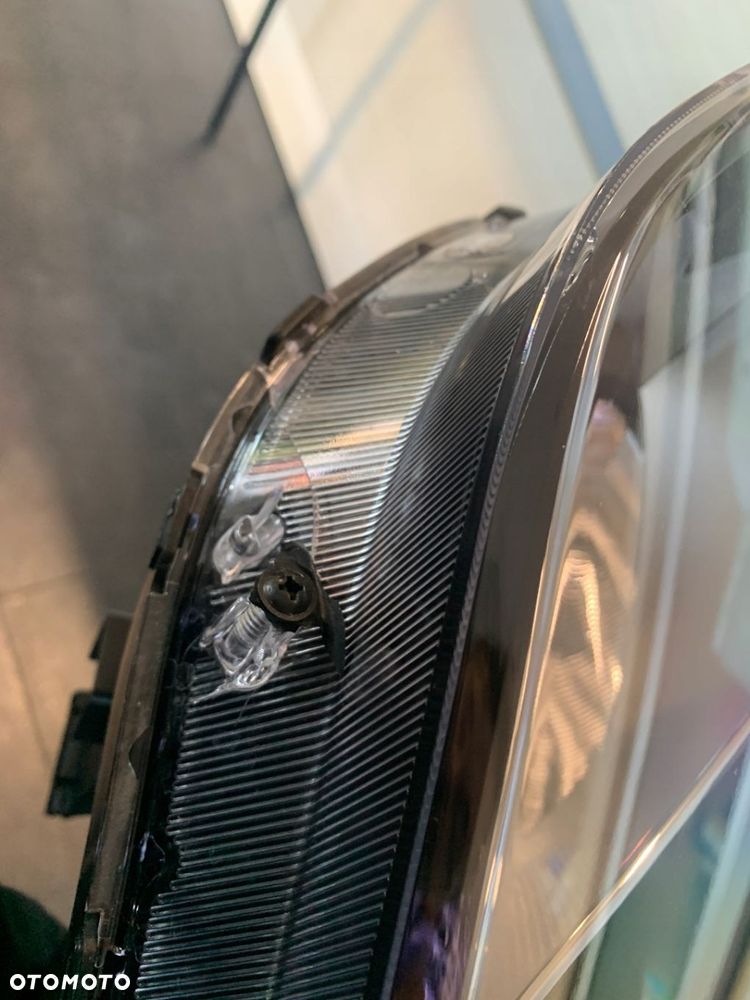 Lampa lewa SSANG YONG TIVOLI 2019- - 12