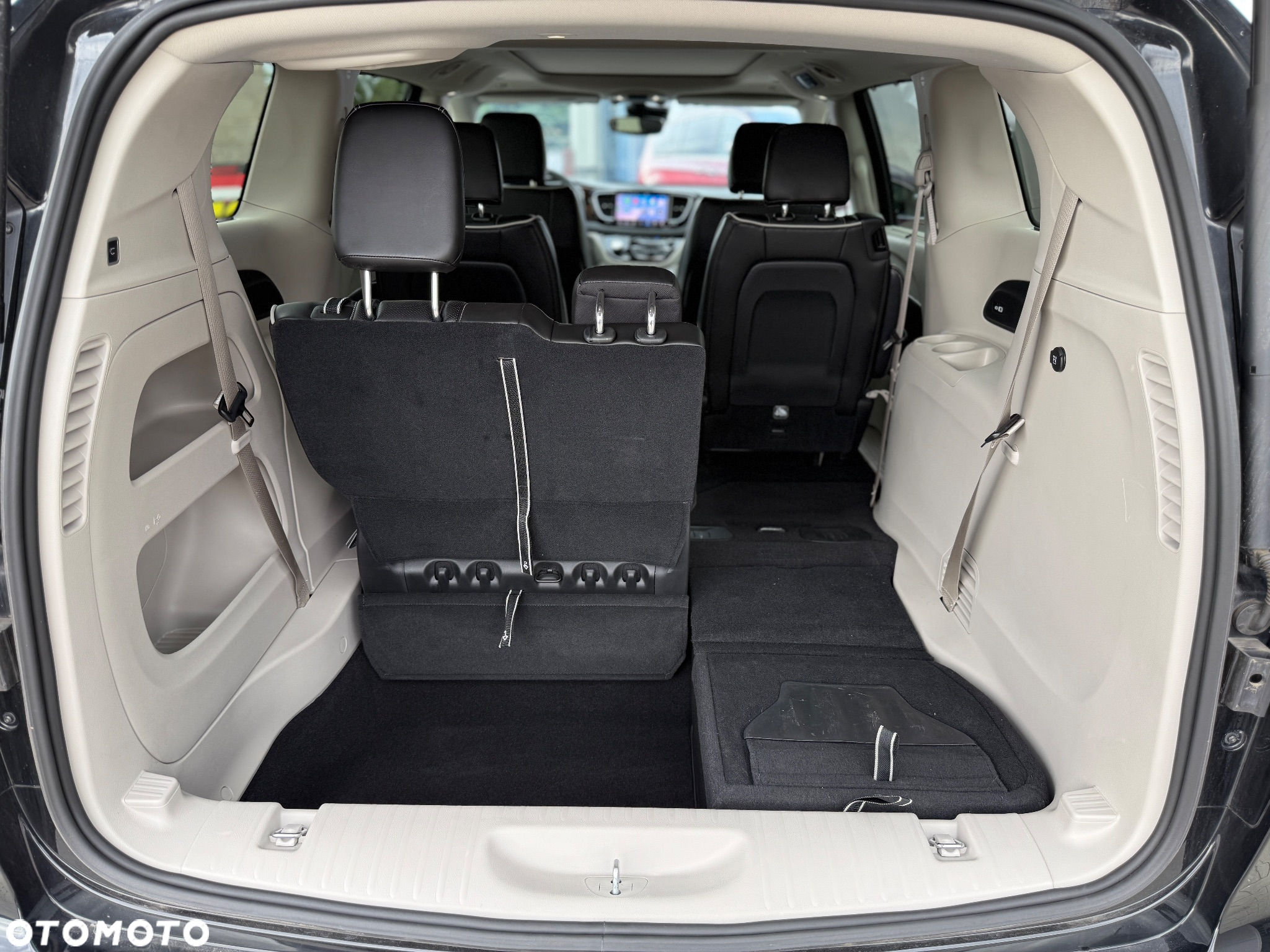 Chrysler Pacifica - 21