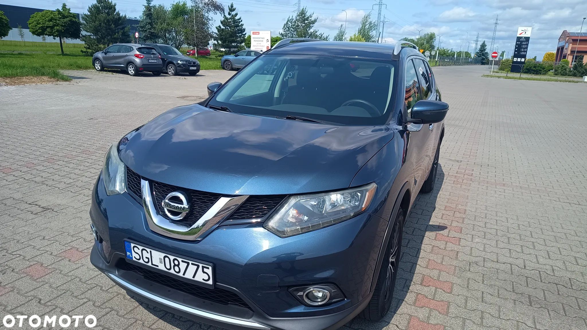 Nissan Rogue - 1