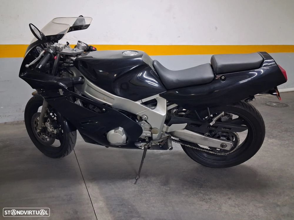 Yamaha FZR - 1
