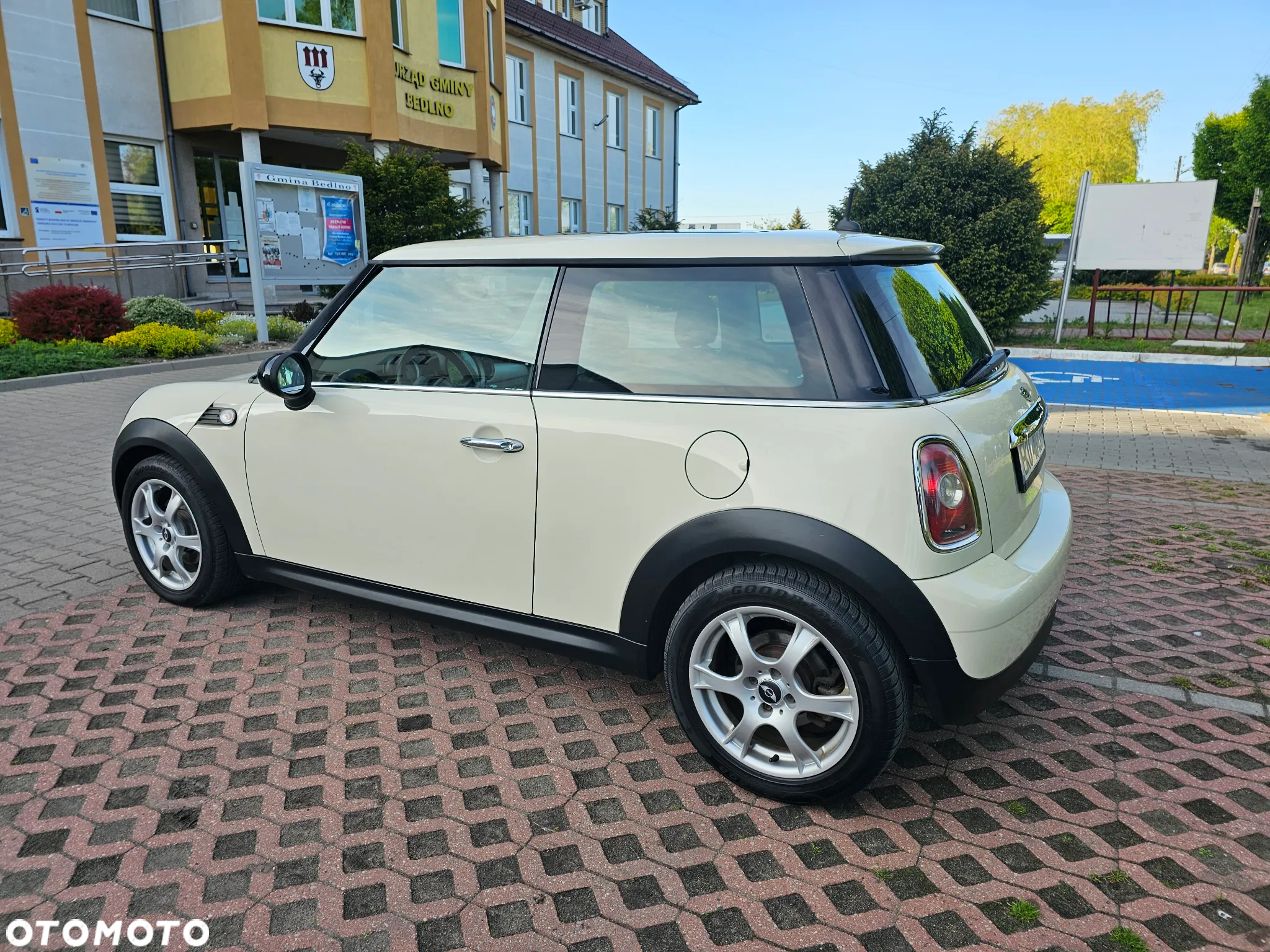 MINI ONE Standard - 7