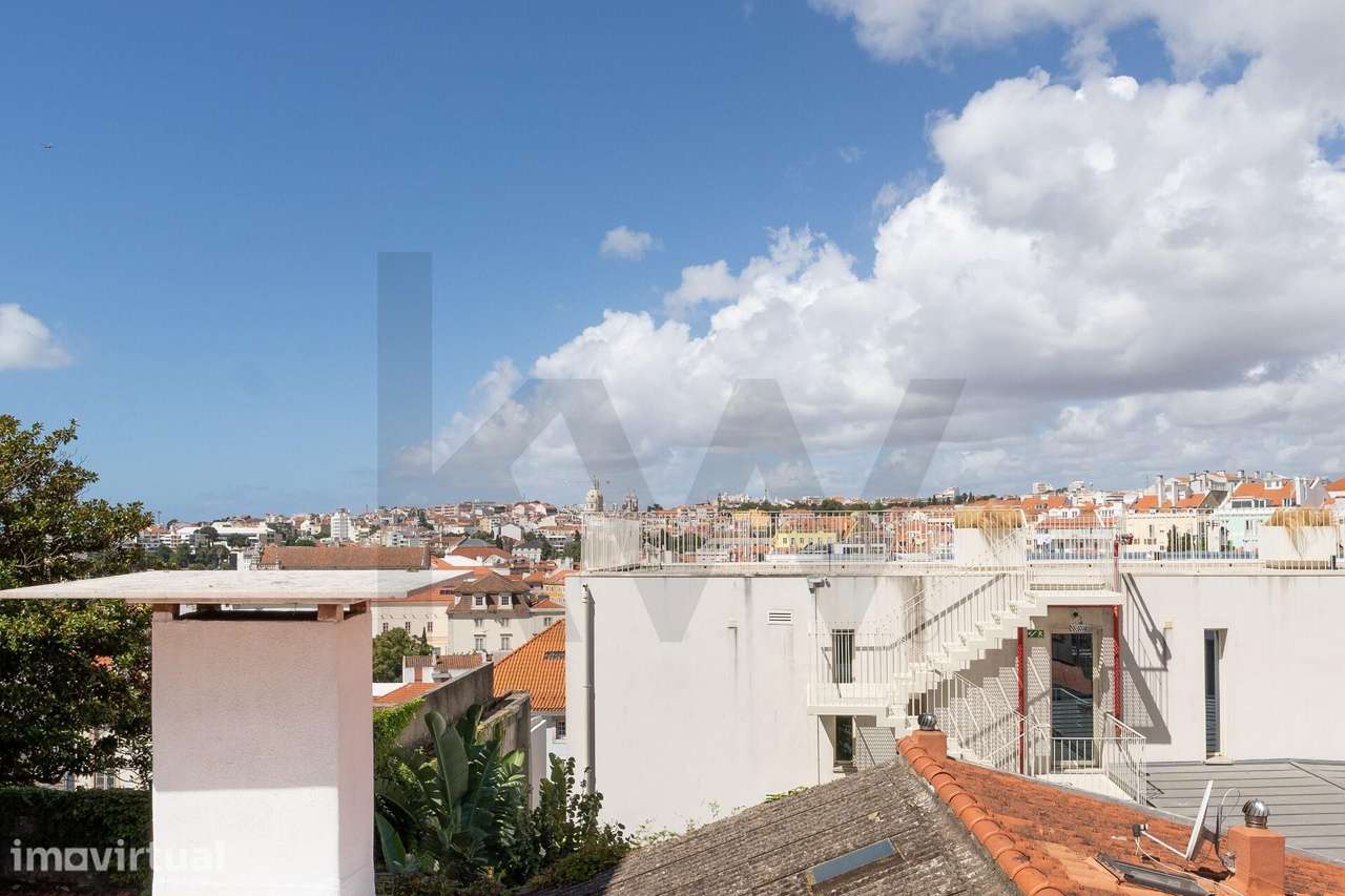 T1+1 Remodelado com Mezzanine e Vista sobre Lisboa - Grande imagem: 2/15