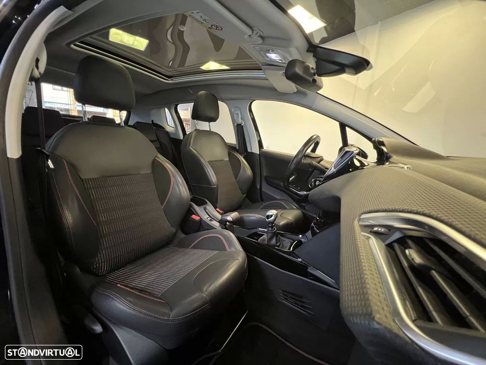 Peugeot 2008 1.2 PureTech GT - 24