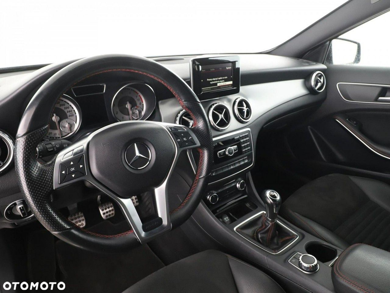 Mercedes-Benz GLA - 14
