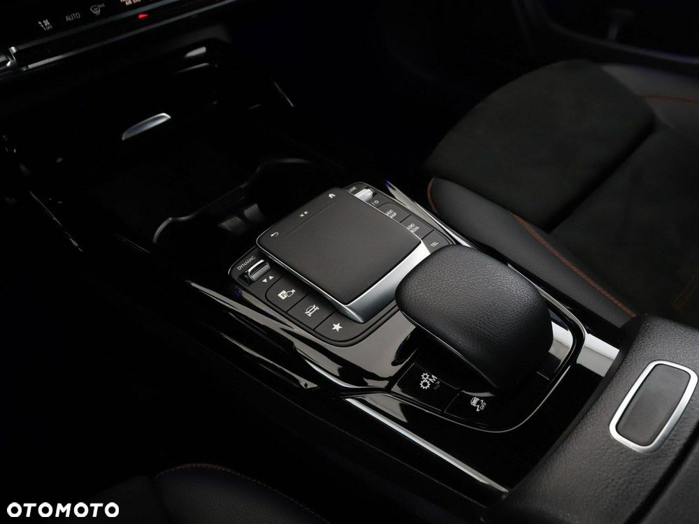 Mercedes-Benz CLA AMG 35 4-Matic 7G-DCT - 34