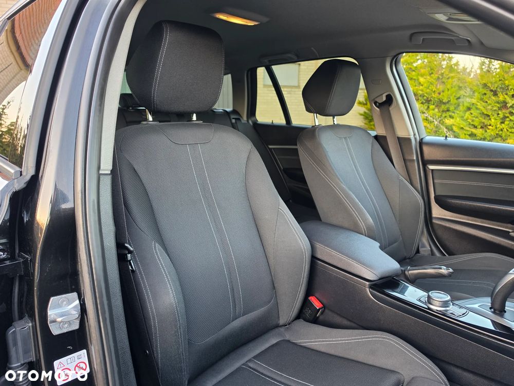 BMW Seria 3 318d Edition M Sport Shadow - 38