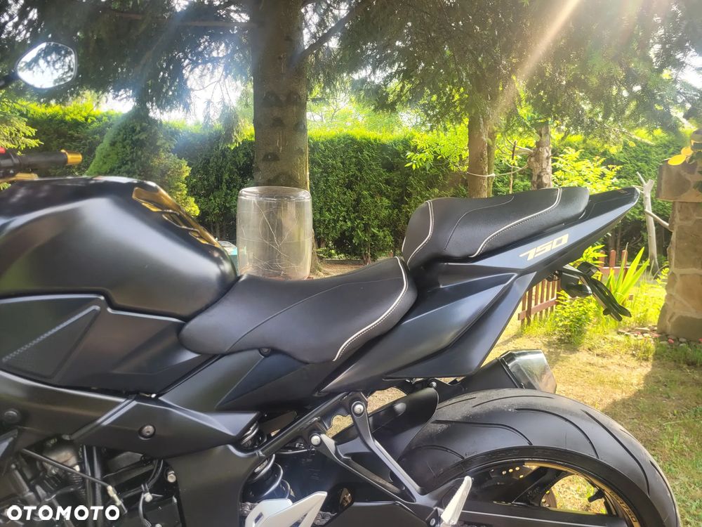 Suzuki GSR - 24