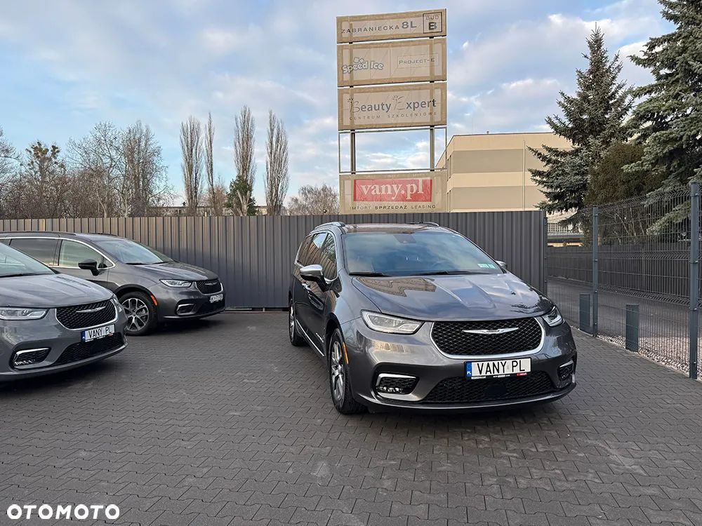 Chrysler Pacifica - 8