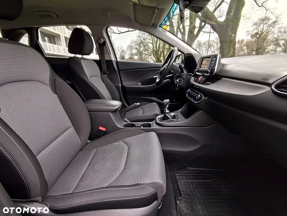 Hyundai i30 1.4 Classic + - 10