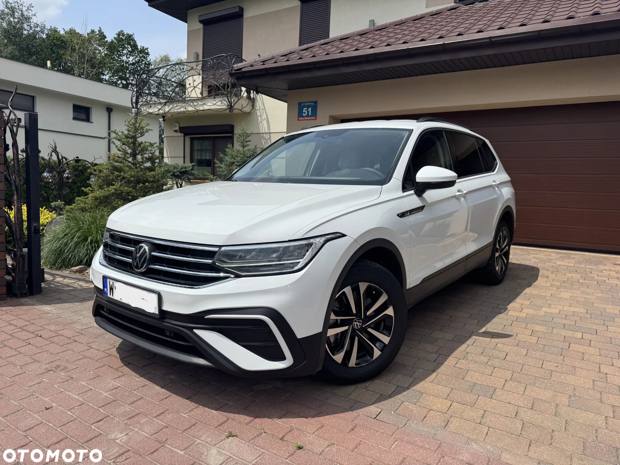 Volkswagen Tiguan - 1