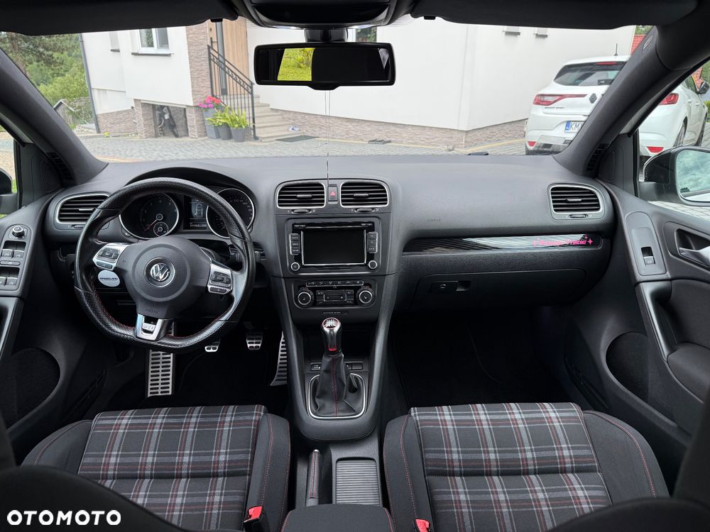 Volkswagen Golf - 22