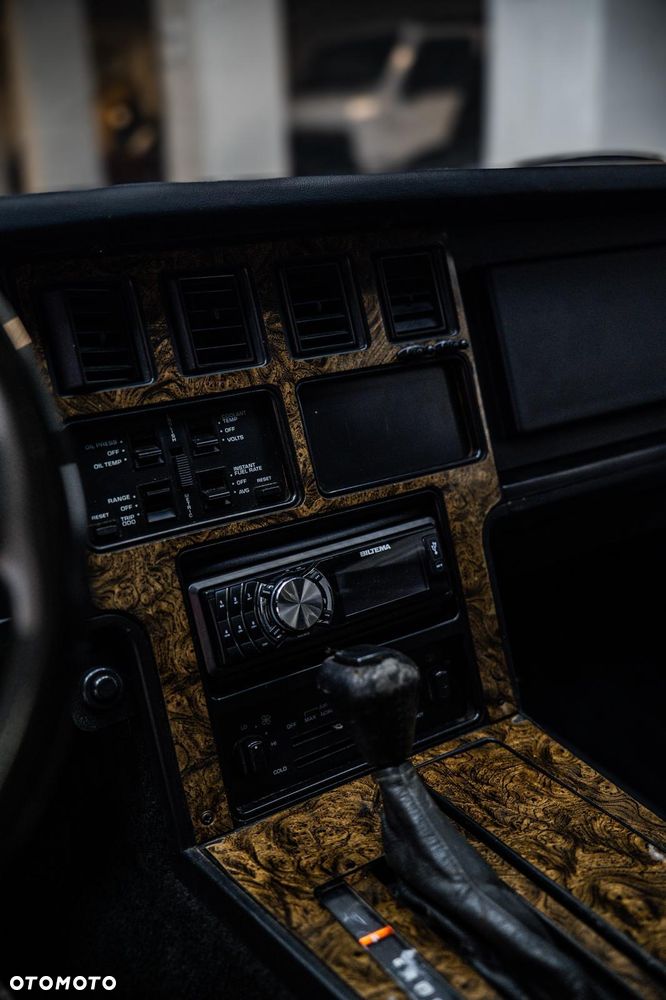 Chevrolet Corvette - 16