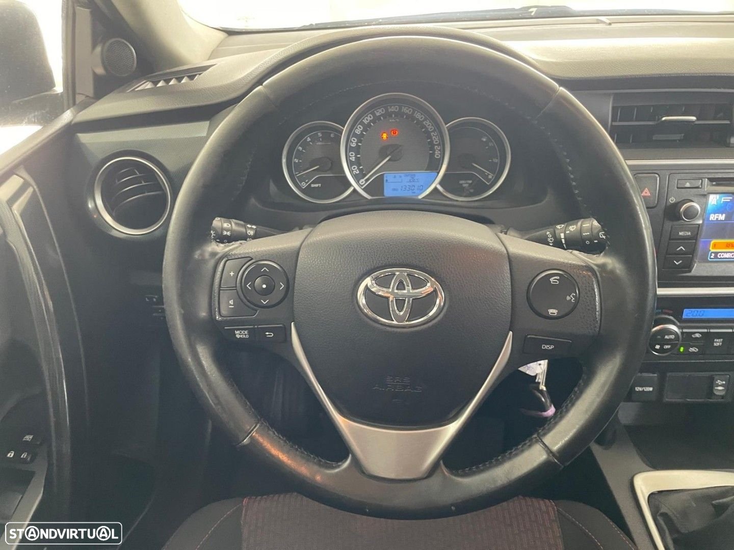 Toyota Auris 1.4 D-4D Exclusive+P.Sport - 26