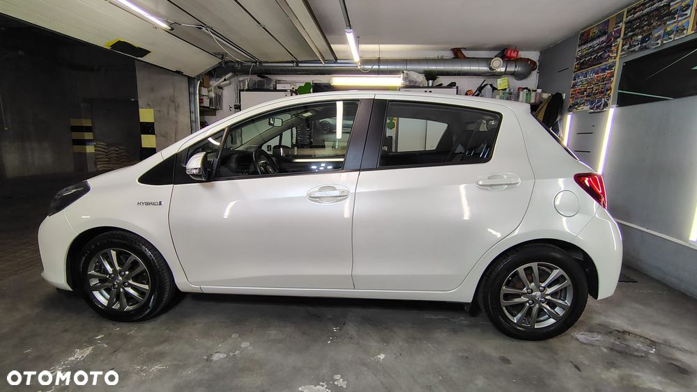 Toyota Yaris Hybrid 100 Premium - 7