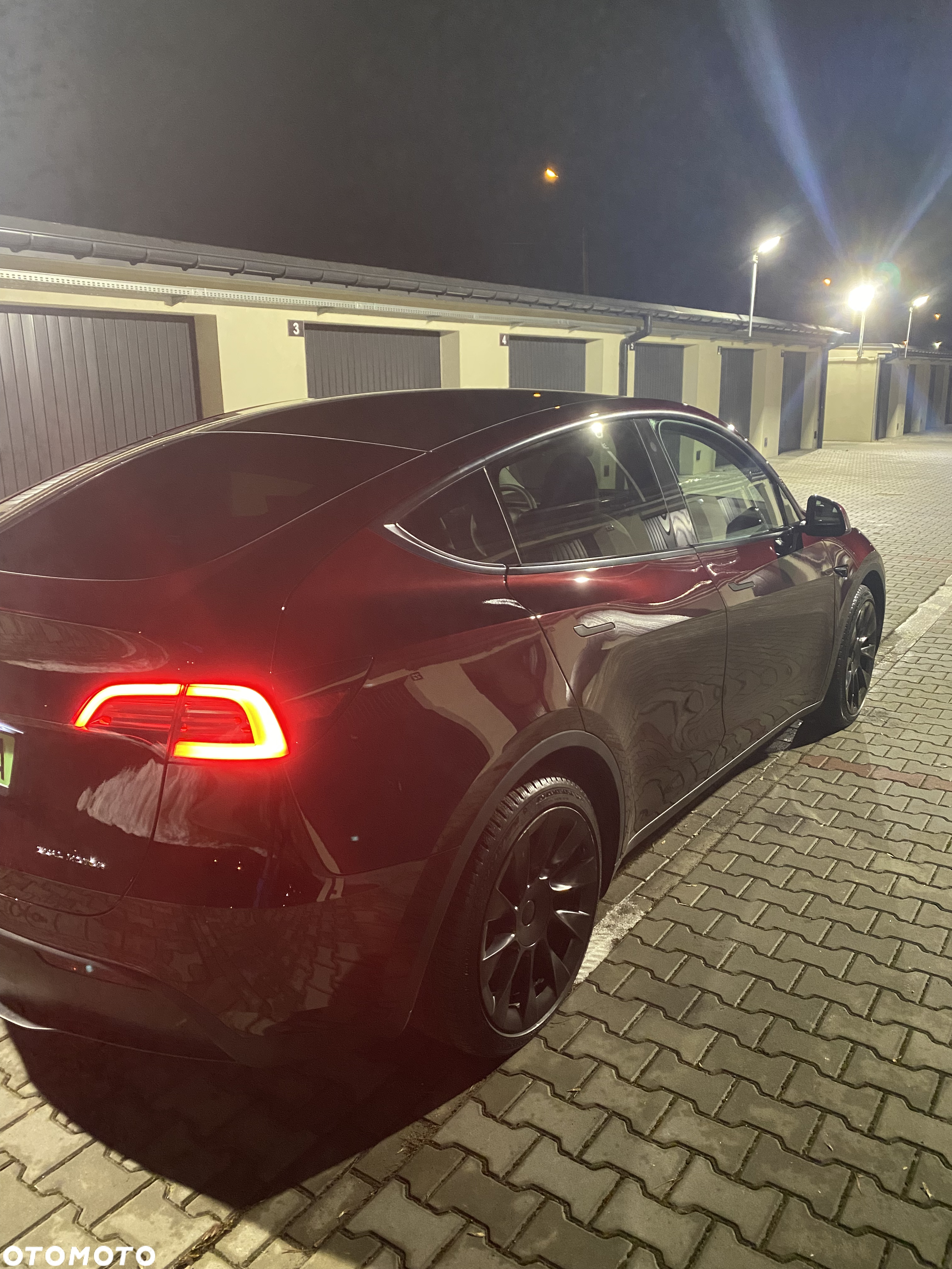 Tesla Y Long Range AWD - 16