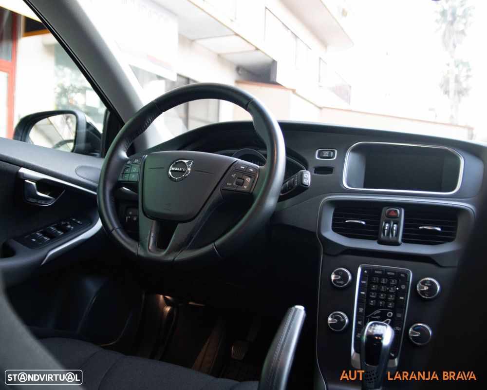 Volvo V40 D2 Kinetic - 19