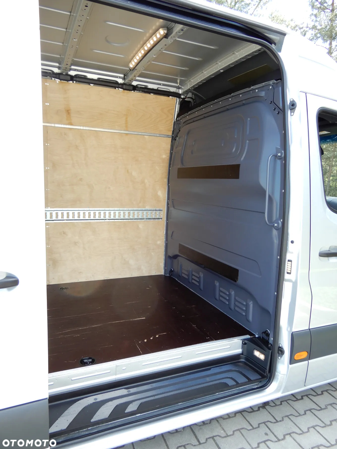 Mercedes-Benz Sprinter 319 CDI V6 3.0 CDI 190 KM 7G-Tronic Plus LONG Max 907 Furgon Blaszak Rozstaw Osi 4325 mm Full Opcja Stan Jak Nowy - 18