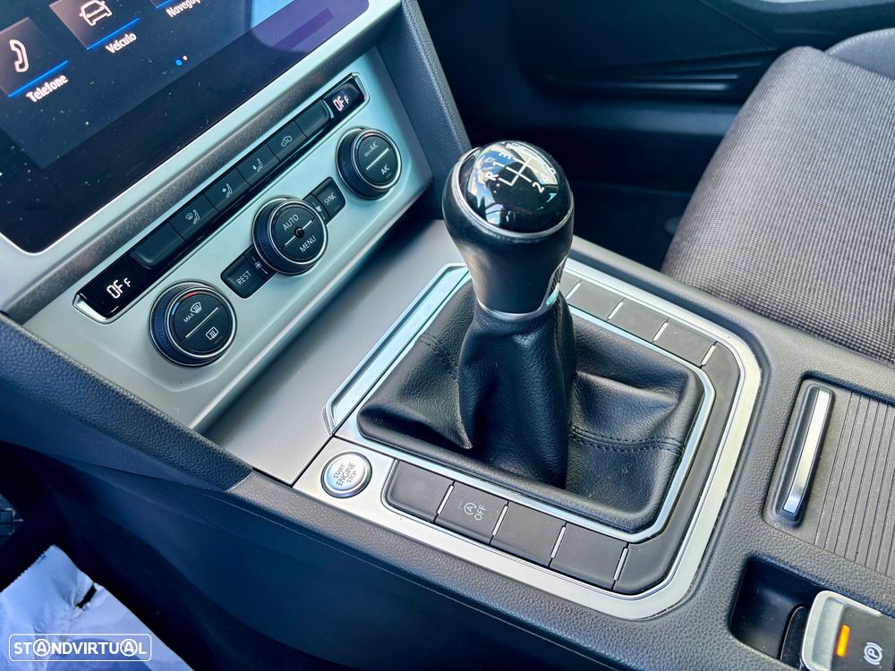 VW Passat Variant 1.6 TDI Highline - 37