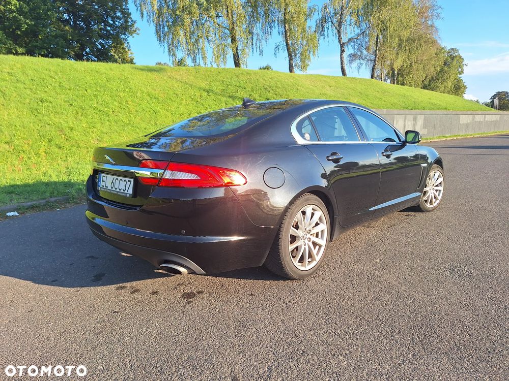 Jaguar XF 2.2 D Luxury - 9
