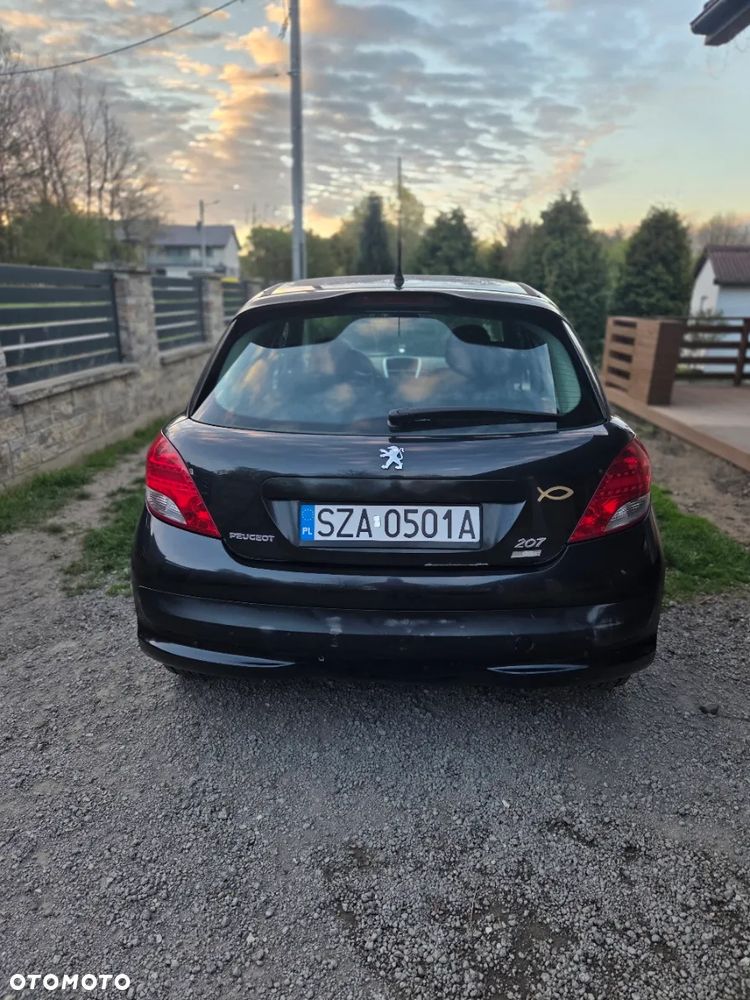 Peugeot 207 90 HDi FAP (Blue Lion) 98G - 2