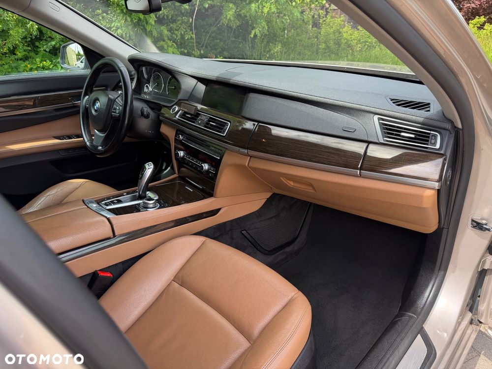 BMW Seria 7 740d xDrive - 6