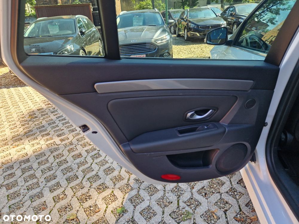 Renault Laguna Grandtour 2.0 16V Expression - 27
